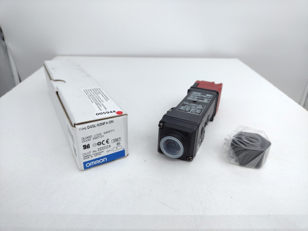 *** Omron D4SL-N3NFA-DN Guard Lock Safety Door Switch Electromagnetic 24VDC 10mA