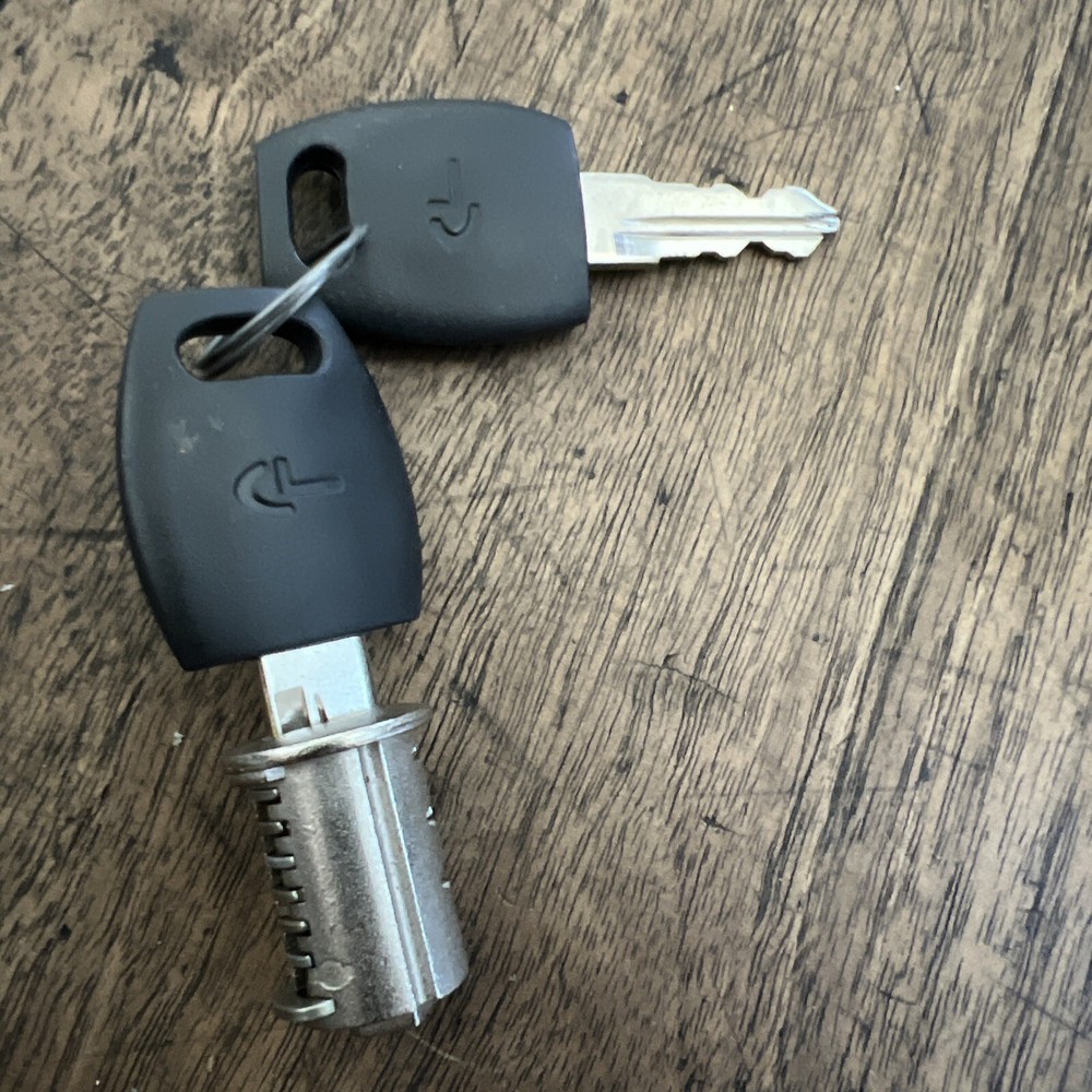 Cyber Lock M1 CC Replacement Cylinder with 2 Random Code Keys-image