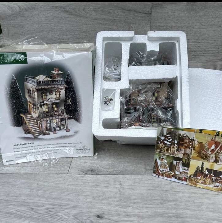 DEPT 56 Leed's Oyster House Dickens Village Retired with Original Packaging & Booklet