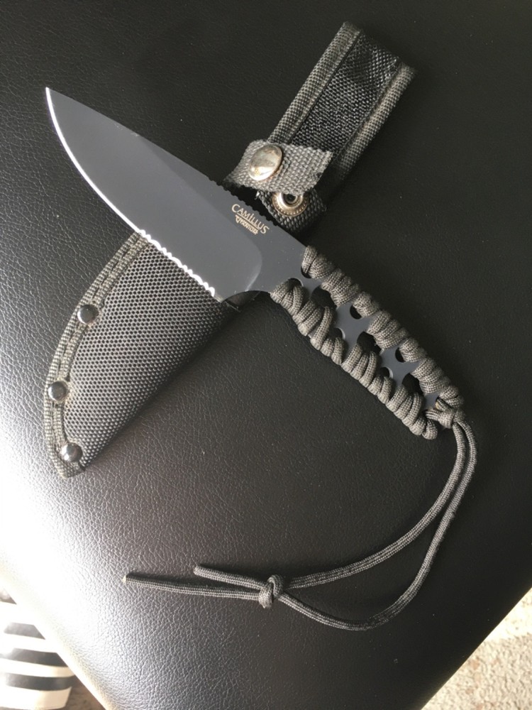 Camillus fixed blade knife