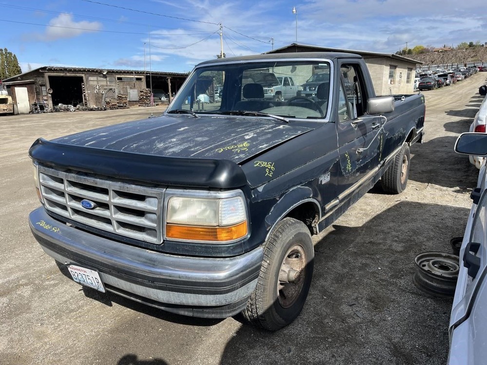90-97 Ford F250 Pickup Passenger Tail Light 8501 GVW 1294351