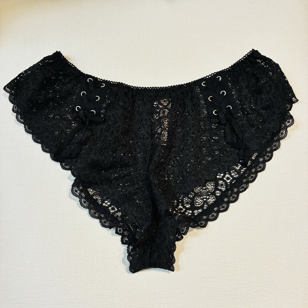 *NWT* Victoria’s Secret M 🖤 Black Lace-Up Cheeky Panty