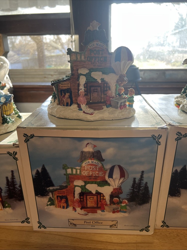 1995 Santa's Town North Pole Toy Works Christmas Village ST07 With Original Box