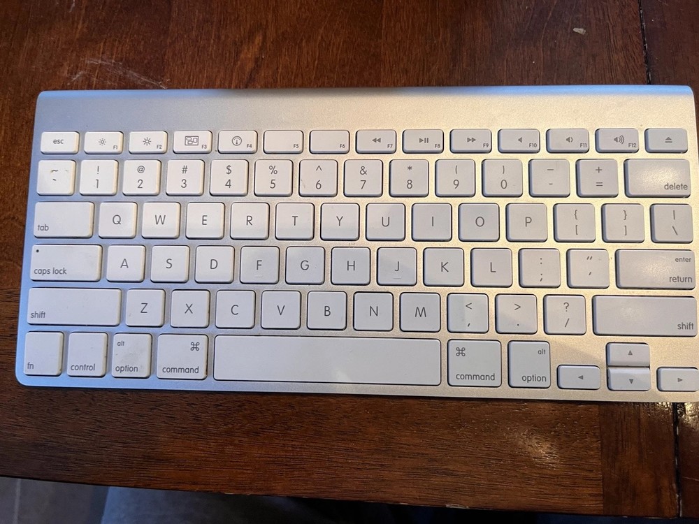Apple A1314 Wireless Keyboard White Aluminum Metal Tested Original