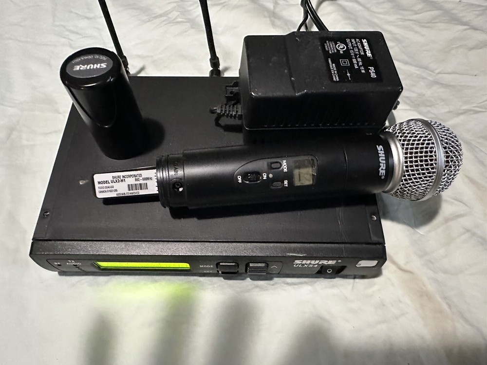 Shure ULXS4 Wireless Receiver M1 662-698 MHz w/ Power Supply SM58 Handheld