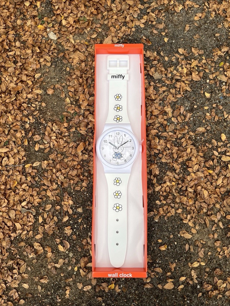 NEW Miffy White Rabbit Huge Floral Daisies Wristwatch Wall Clock 36