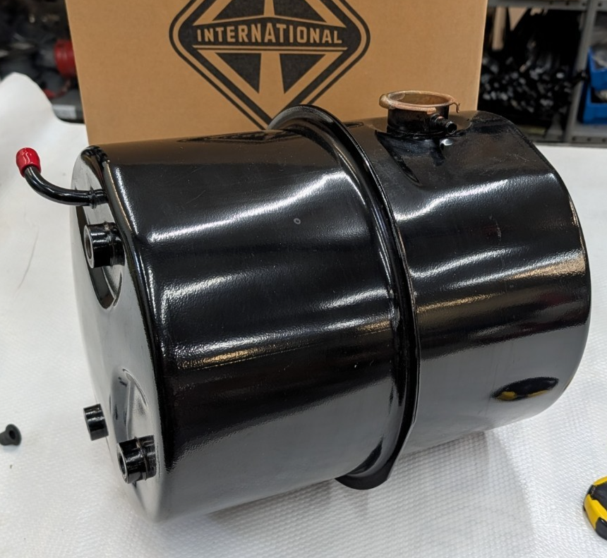 2004130C1 International Surge Tank 1675831C1 Deaeration Tank 9200 9300 4900 Truc