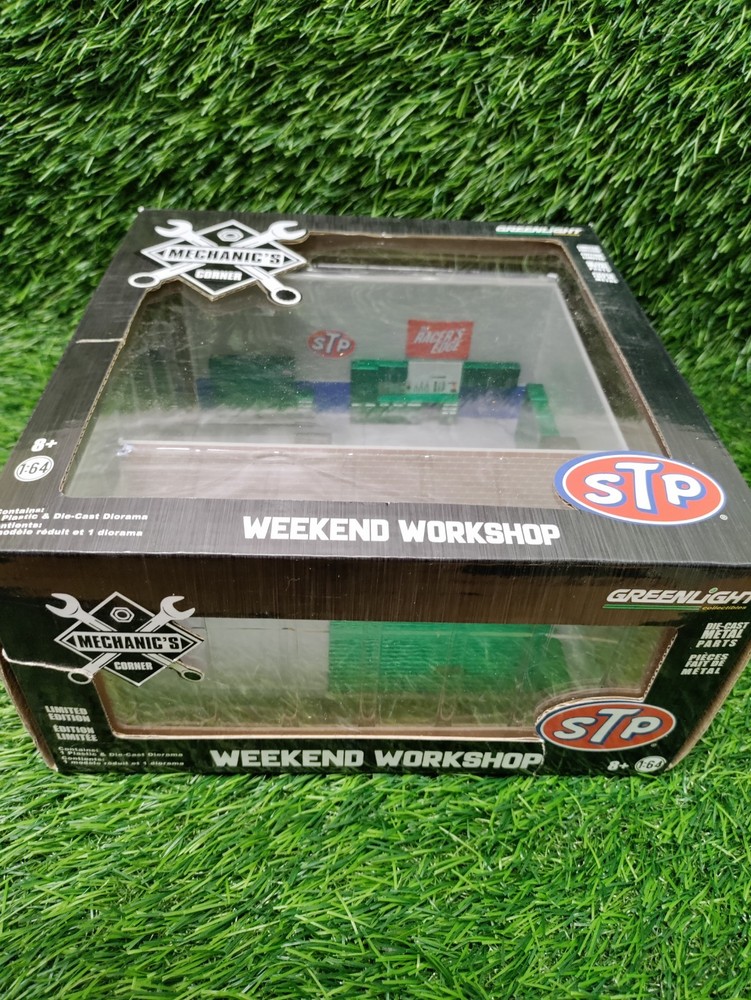 GREENLIGHT GREEN MACHINE MECHANICS CORNER WEEKEND WORKSHOP STP GARAGE DIORAMA