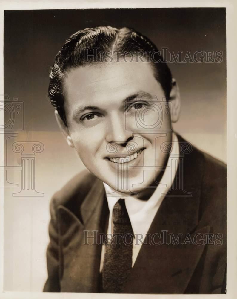 1945 Press Photo Marshall Young starring on 