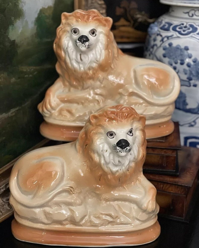 Rare 19C English Staffordshire African Lion Mantle Large Game Hunt Cat Pair 11”