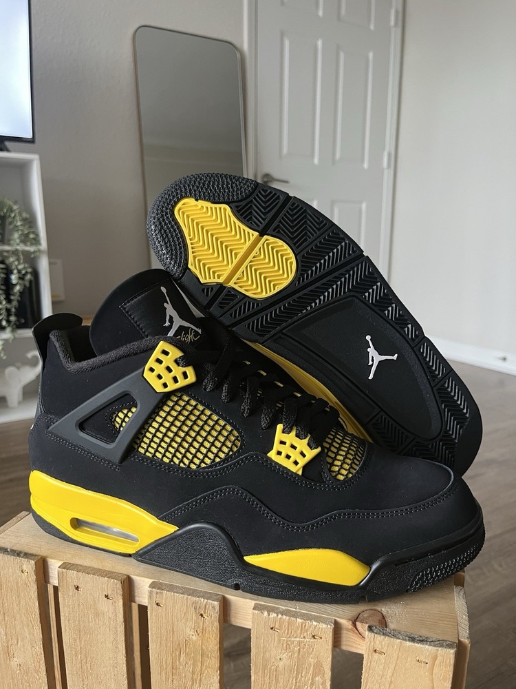 Jordan Air Jordan 4 Retro Thunder Black Yellow Men's Mid - Excellent Condition!