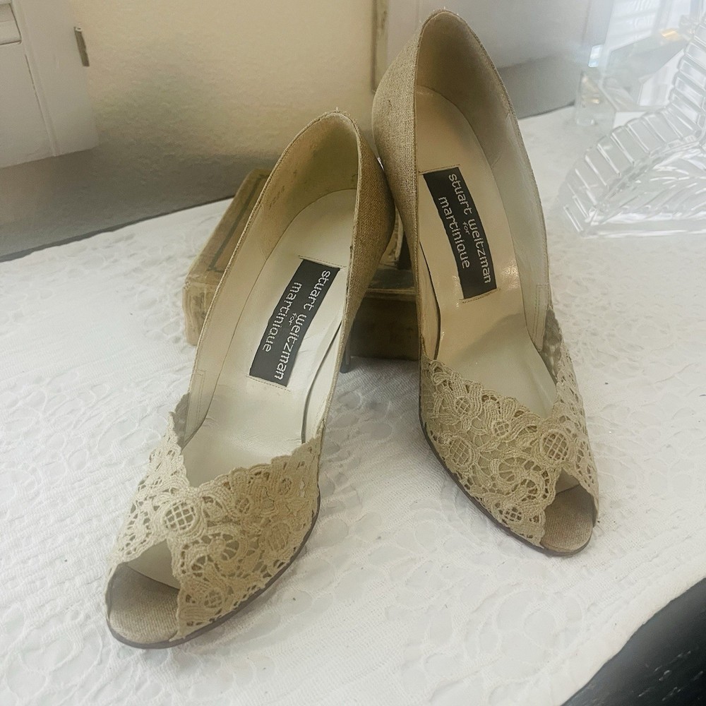 Stuart Weitzman Beautiful Beige Fabric And Lace Pumps, Size 6