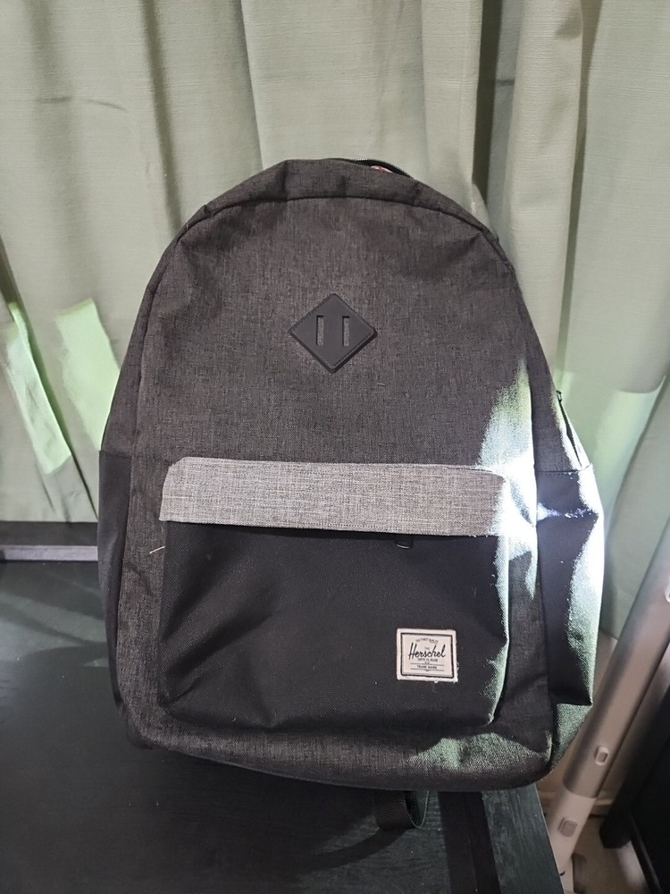 Herschel Heritage 21.5L Backpack Black Red Striped Lining