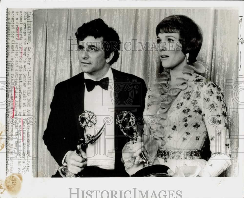 1972 Press Photo Actors Peter Falk & Julie Andrews at Emmy Awards, CA