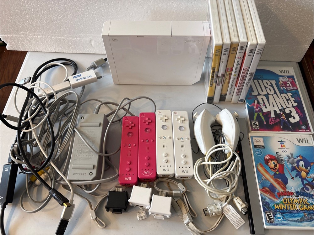 Nintendo Wii Console Bundle Lot 4 Remotes 8 Games Cords Mario, Just Dance Motion
