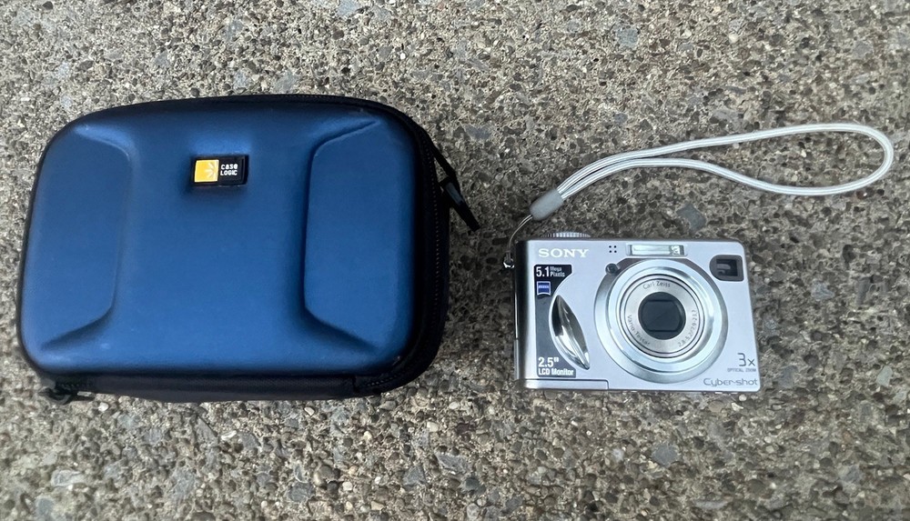 Sony Cybershot DSC-W5 5.1MP Digital Camera with Case - PARTS OR REPAIR