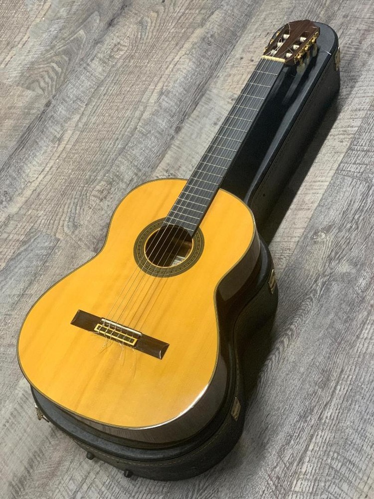 Kiwami Yamaha GC-7 Grand Concert Classical Guitar for Superior Sound and Craftsmanship