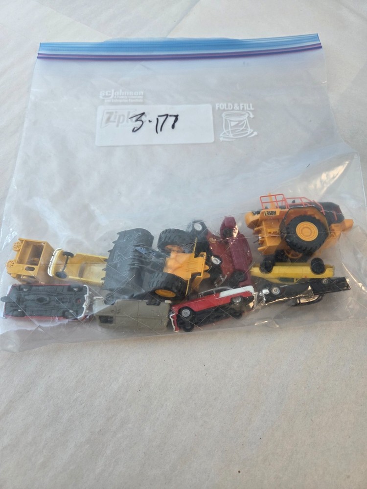 Grab Bag Lot #3-177 HO Scale Cars11 Pieces