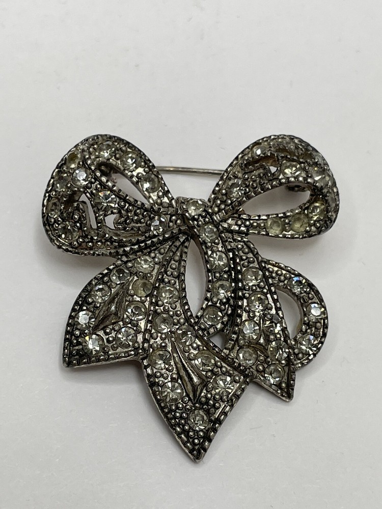 Vintage Rhinestone Bow Silvertone Brooch Pin Fashion Jewelry 1.50