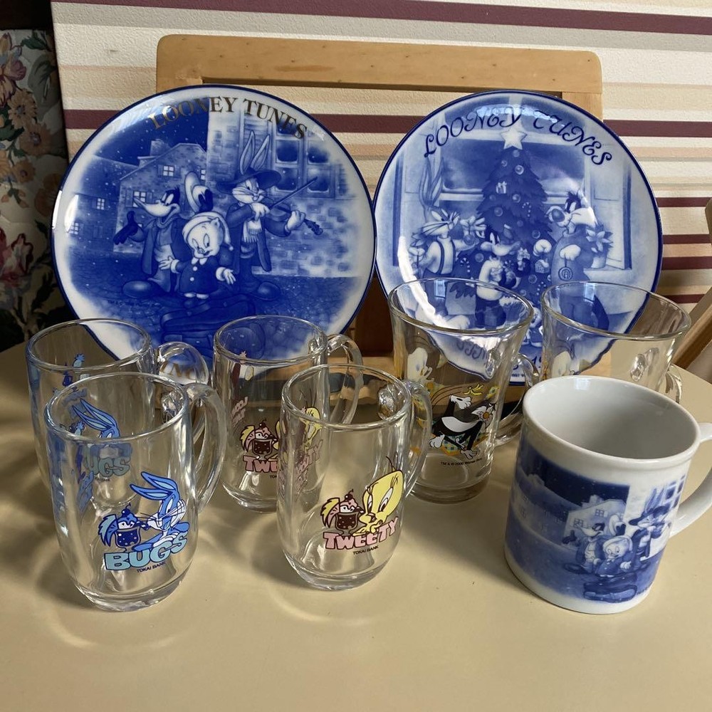 Looney Tunes Glass Mug and 10 Plates Tokai Bank Collectible Set