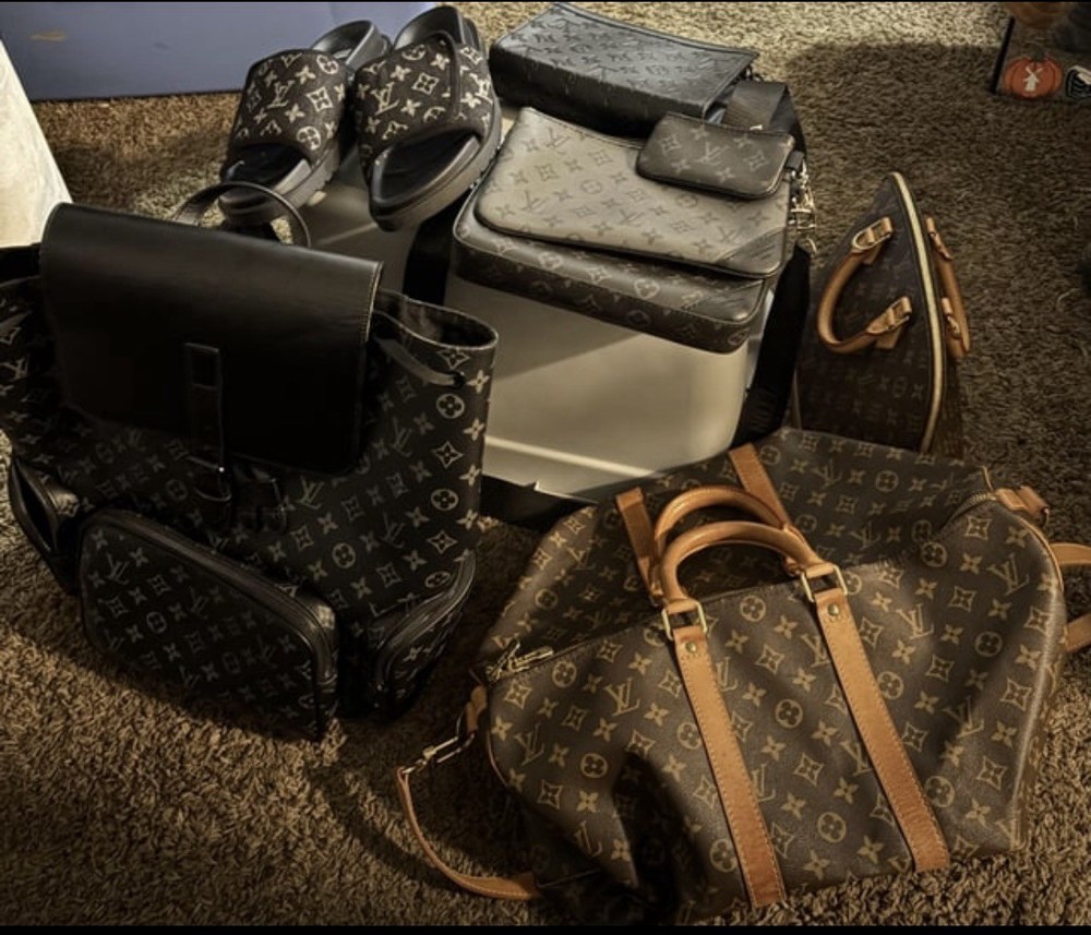 Louis Vuitton Luxury Handbags & Accessories