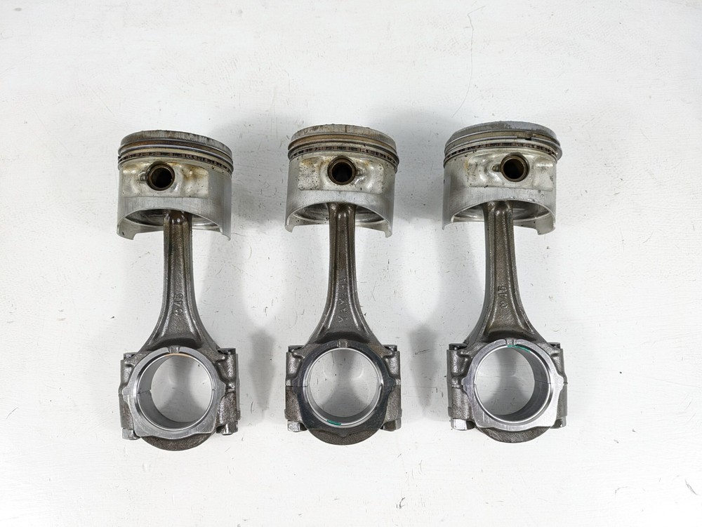 1978-1979 Yamaha XS750 Engine Pistons Heads & Connecting Rods