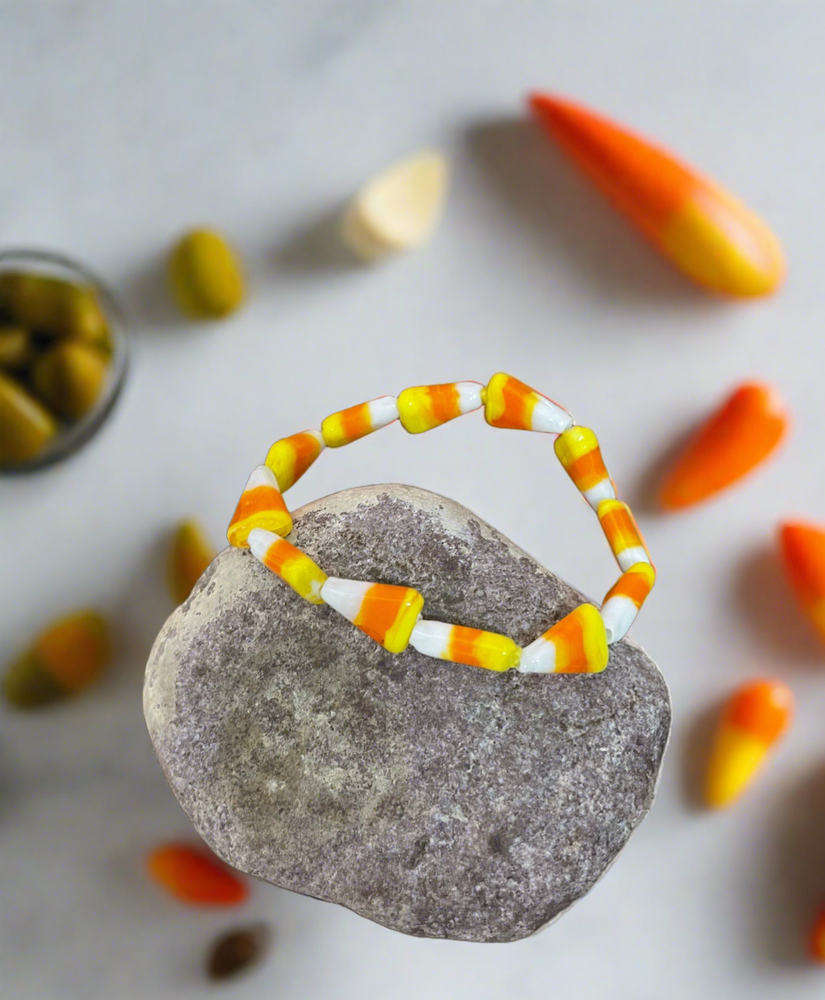 CANDY CORN beaded Stretch bracelet (BT104-candycorn-CEC)