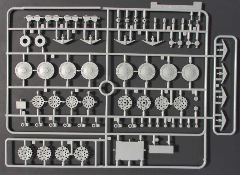 1/35 Scale Cyber Hobby Aufklarungspanzer 38t Kit 6310 Parts Tree A-image