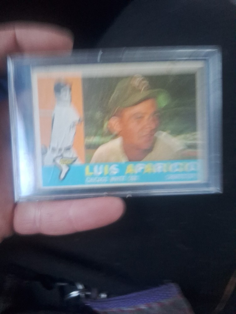 1960 Topps #240 Luis Aparicio Baseball Card
