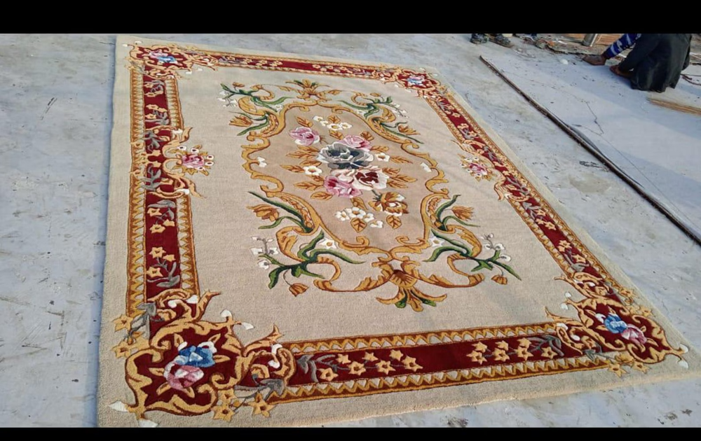 Hand-Tufted Floral Wool Rug – Vintage Aubusson Style Area Carpet