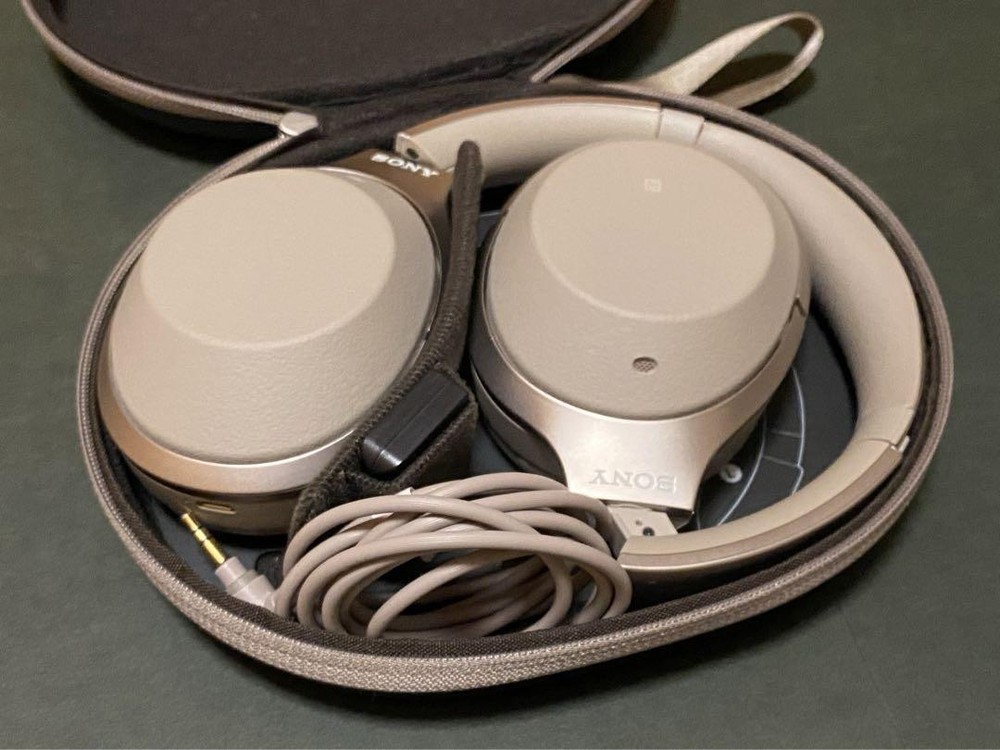 Sony WH-1000XM2 Wireless Noise Cancelling Headphones with Disinfection