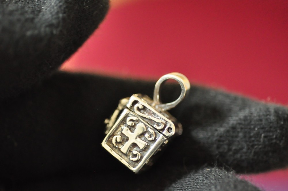 Lovely Vintage Silver Sterling Pill Box Pendant  Cross Motifs  925 Marked – 9g