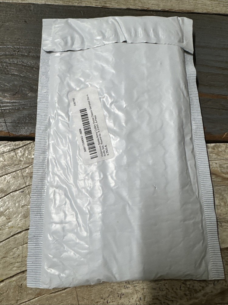 Victorinox Swiss Classic Set of 6 Round-Tip Serrated 6.7833.6. Steak Knife