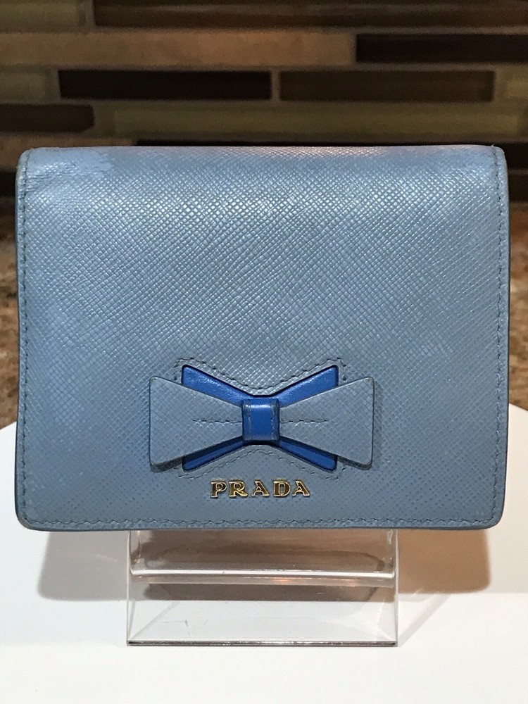 Prada Saffiano Leather Bifold Wallet – Timeless Luxury Design