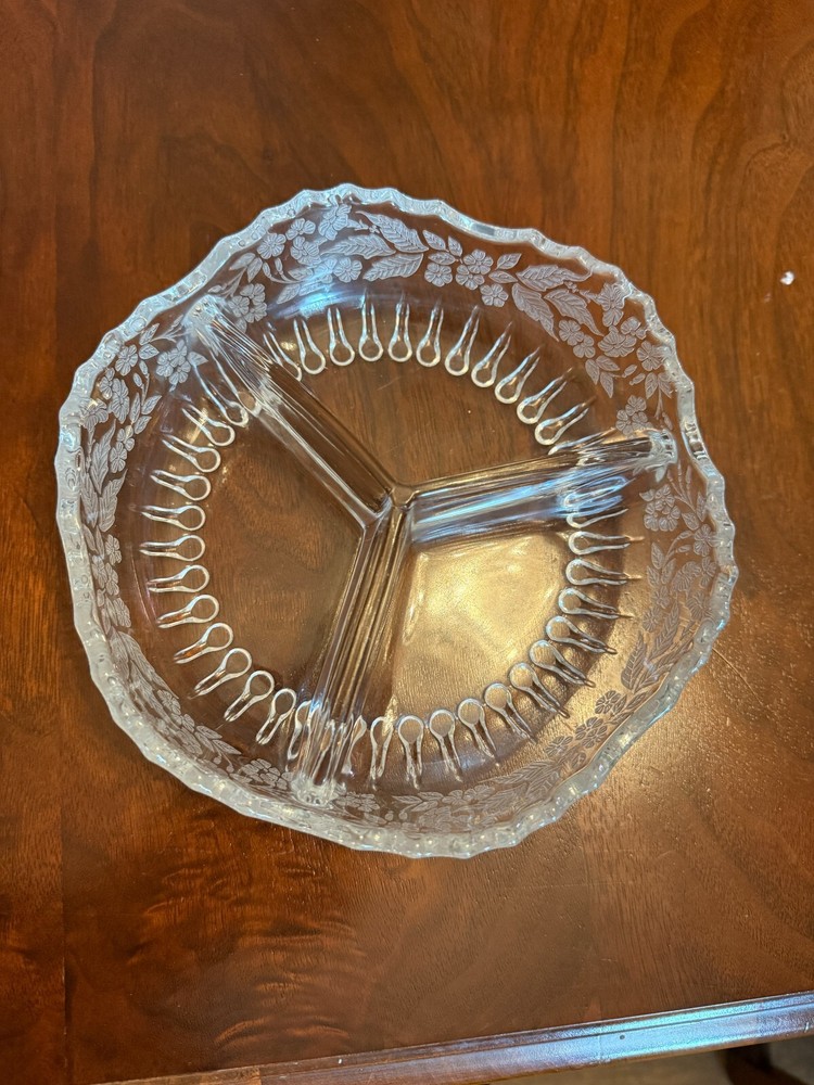 VTG CAMBRIDGE CLEAR ART GLASS WILDFLOWER ETCHED SECTION CONDIMENT DISH