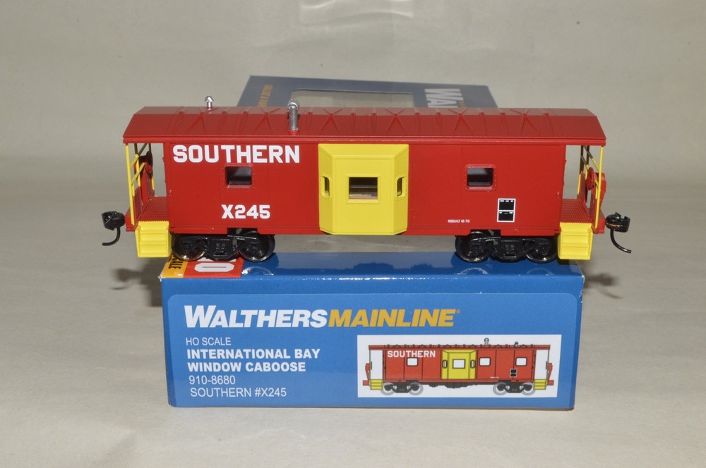 HO scale Walthers Southern Ry International bay window caboose car train X245