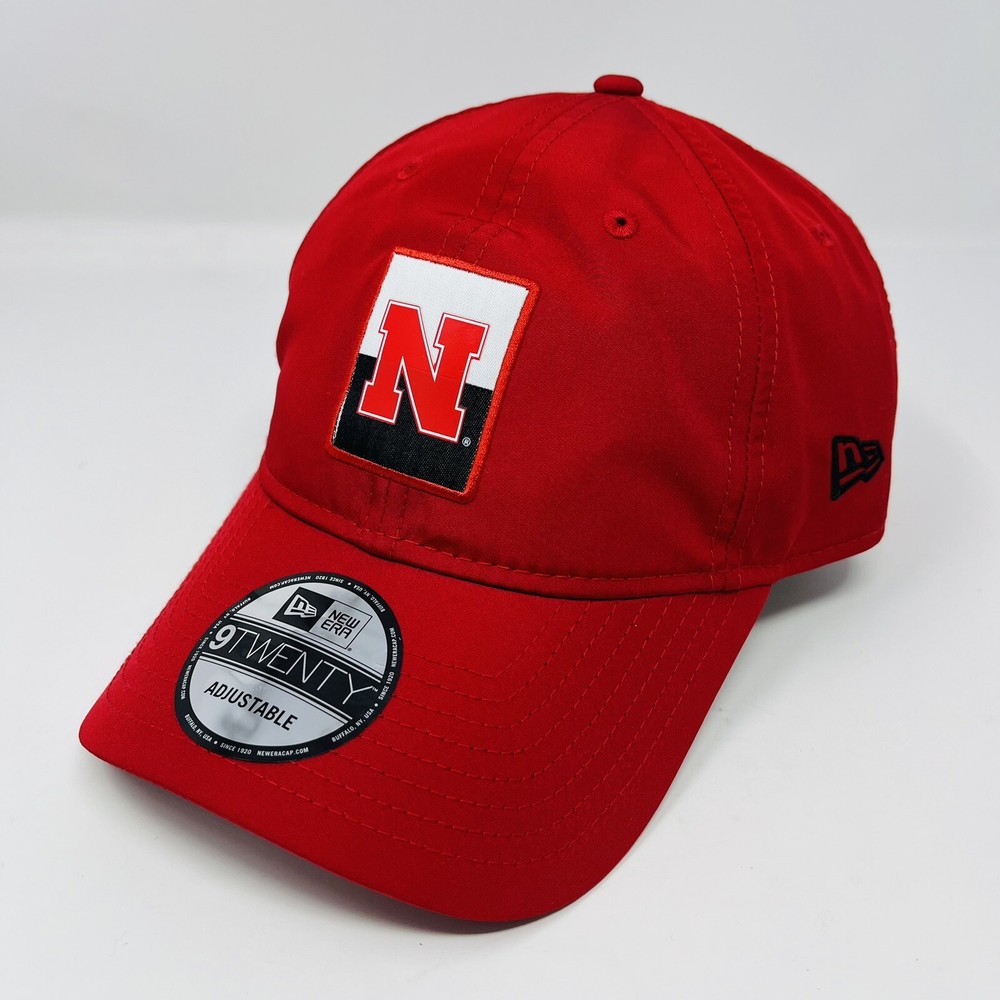 New Era 9TWENTY NCAA Nebraska Cornhuskers Adjustable Strapback Cap in Red for Men