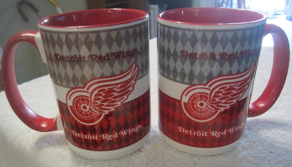 2 LOT Detroit Red Wings NHL Hockey Coffee Tea Mug Cup,new display pieces vtg