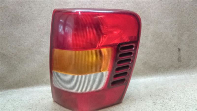 Passenger Right Tail Light Fits 02-03 JEEP GRAND CHEROKEE F41-179902