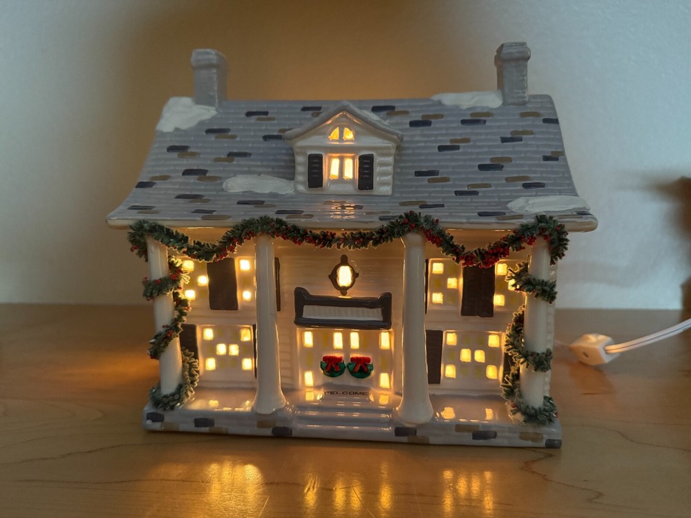 Dept 56 Retired Snow Village Cumberland House Lighted Vintage W/ Box Works