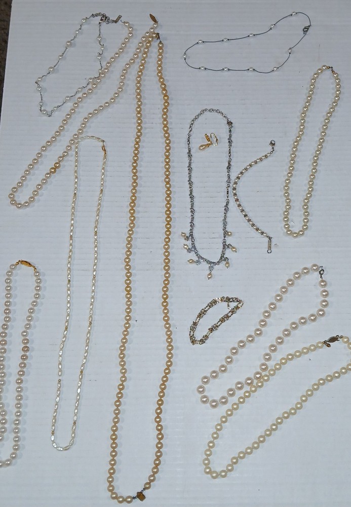 LOT OF VINTAGE & MODERN FAUX & REAL PEARL JEWELRY SOME WEARABLE & SOME BROKEN