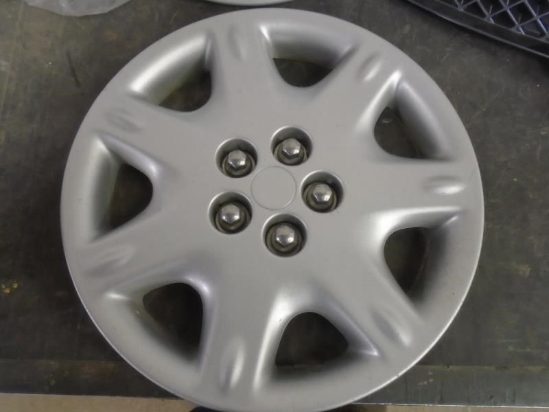 Wheel Cover HubCap 7 Spoke Fits 01-02 PT CRUISER 1072395