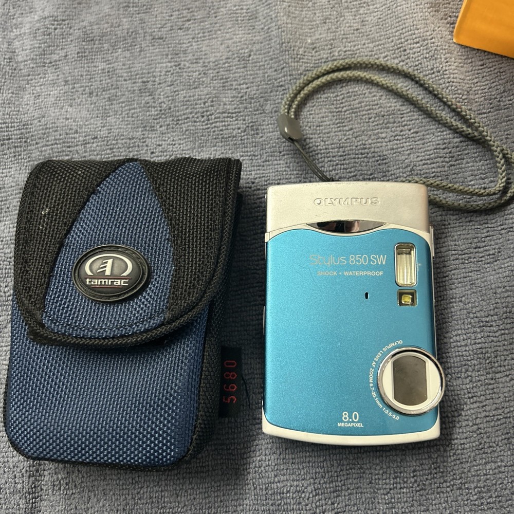 Olympus Stylus 850 SW 8MP Waterproof Digital Camera Untested