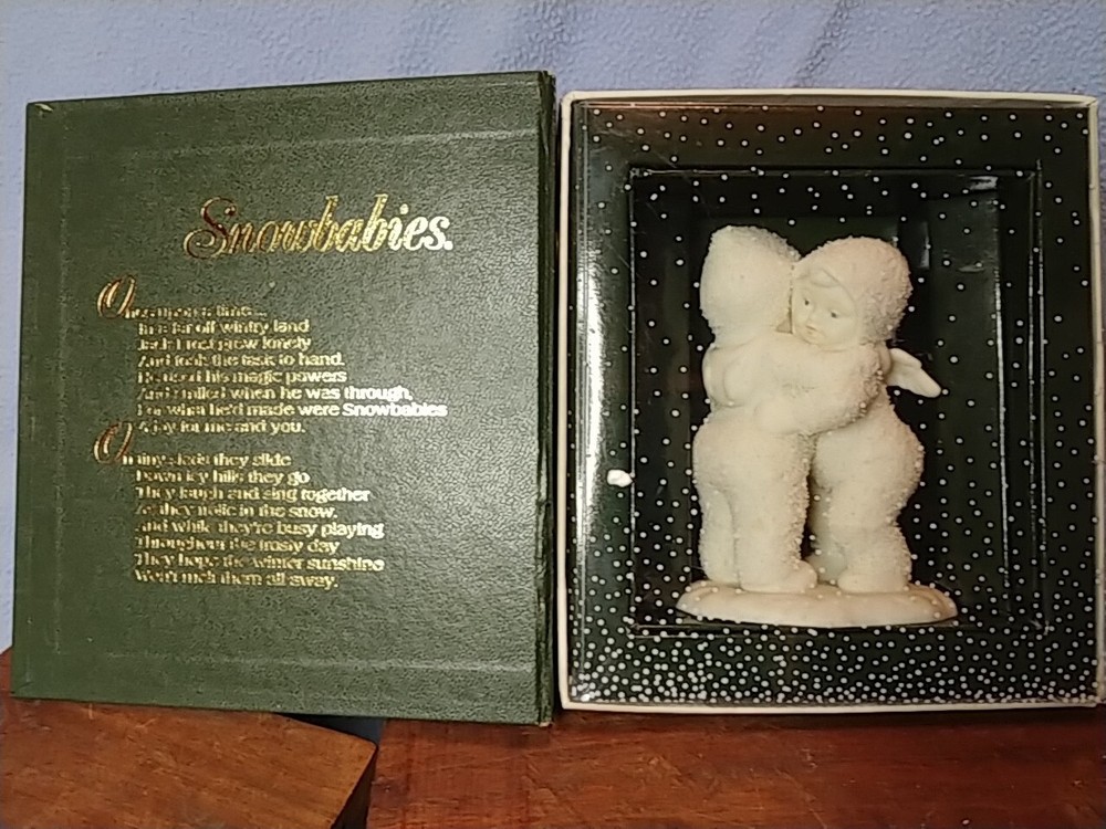 Vintage 2001 Snowbabies Porcelain I Need A Hug Figurine 4in with Box