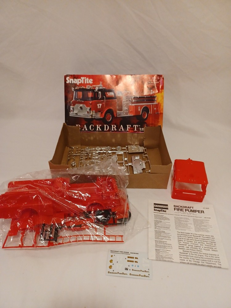 Monogram 1995 6240 Fire Engine Pumper SnapTite 1:32 Scale OPEN BOX - NEW