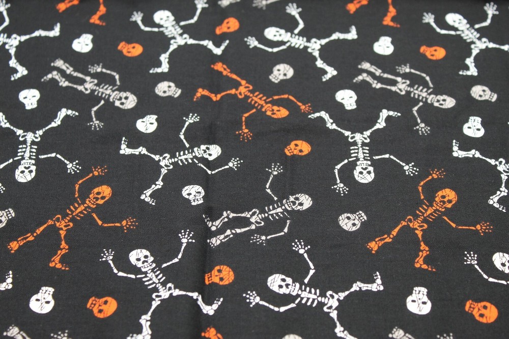 SEASONAL FAT QUARTERS SKULLS, SKELETONS 100% COTTON - 18