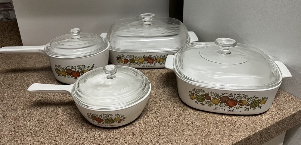 VINTAGE CORNWARE SET Set Of 4