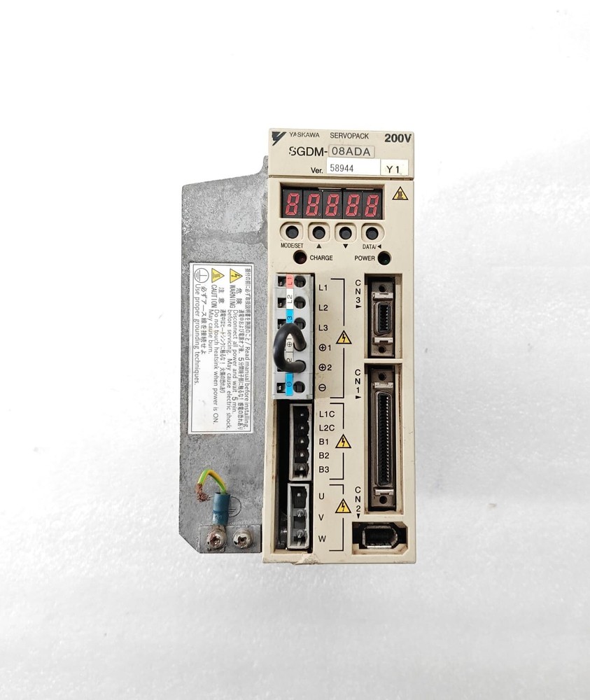 Yaskawa SGDM-08ADA Servopack  5.4 AMP 3 PHASE 200-230 VAC Cosmetic Damaged