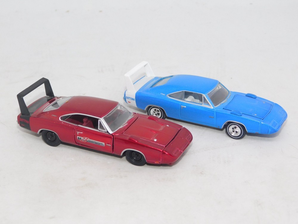 M2 Machines '69 1969 Dodge Charger Daytona 100 RED & GREENLIGHT DAYTONA BLUE