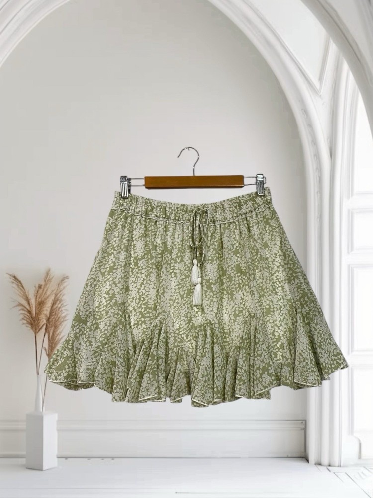 Aakaa Women’s Green Floral Mini Swing Skirt Size Large Feminine Holiday Chic